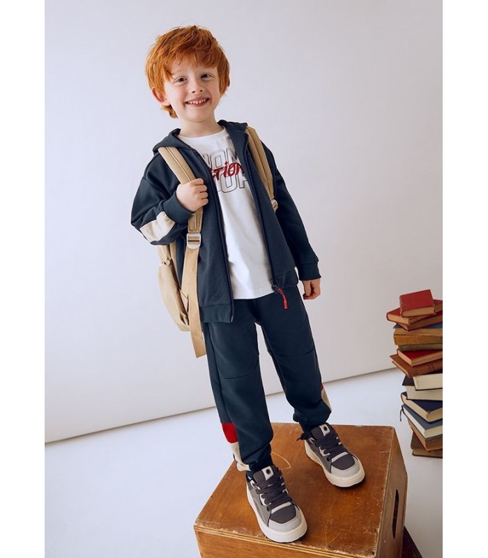 CHÁNDAL CON CAMISETA NON STOP NIÑO MAYORAL