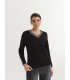 CAMISETA MUJER CUELLO V TACHUELAS AZAY