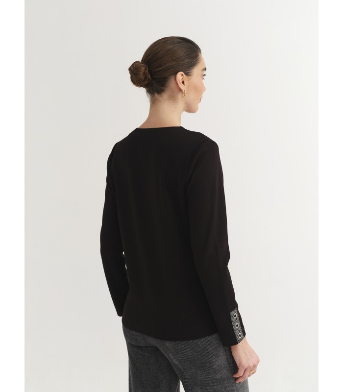 CAMISETA MUJER CUELLO V TACHUELAS AZAY